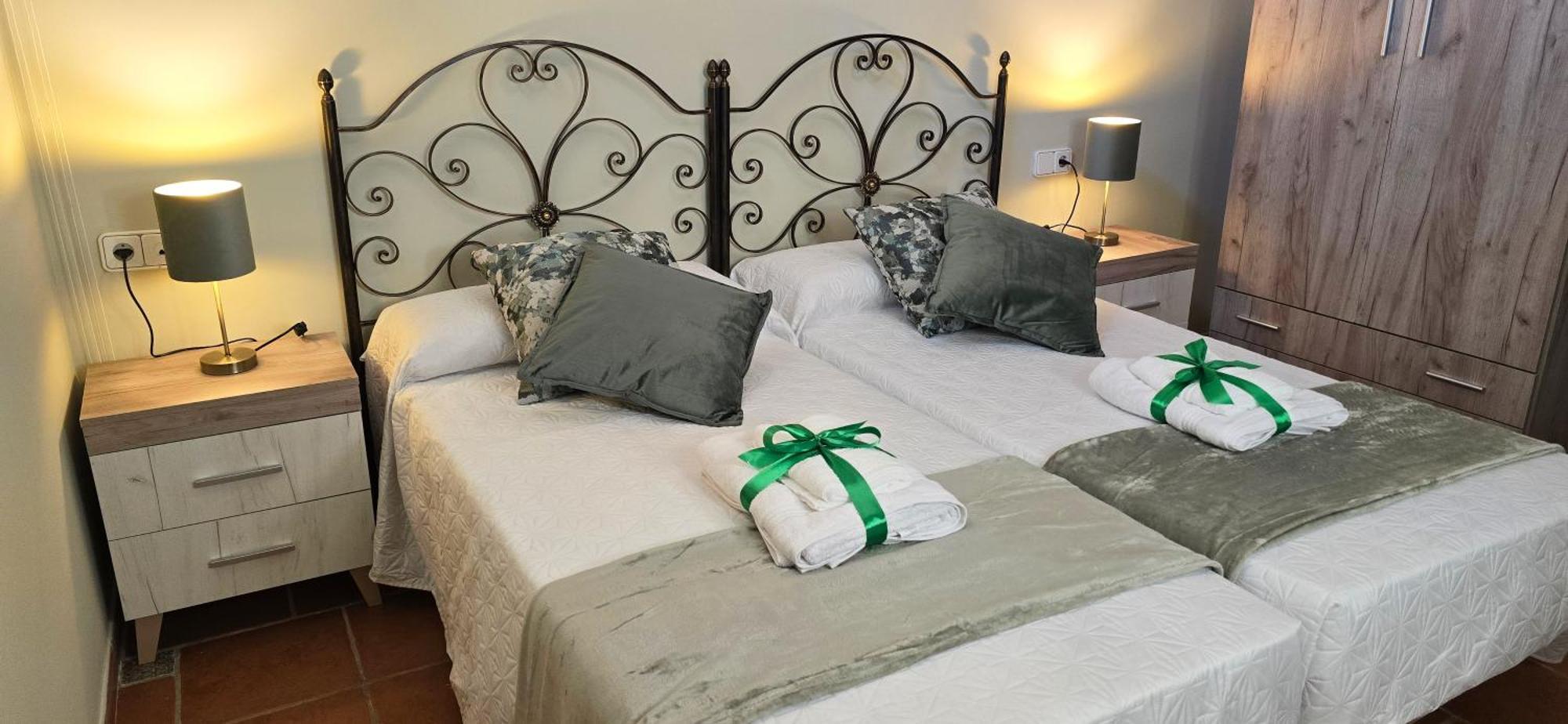 Homestay Castella Acogedora Casa Familias Con Piscina Y Jardin Cerca Del Mar *