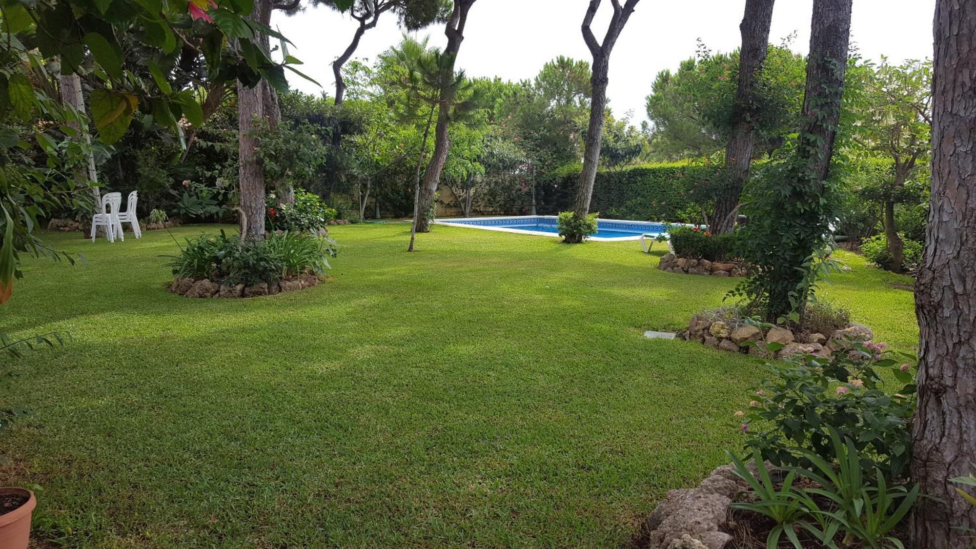 Homestay Castella Acogedora Casa Familias Con Piscina Y Jardin Cerca Del Mar Marbella
