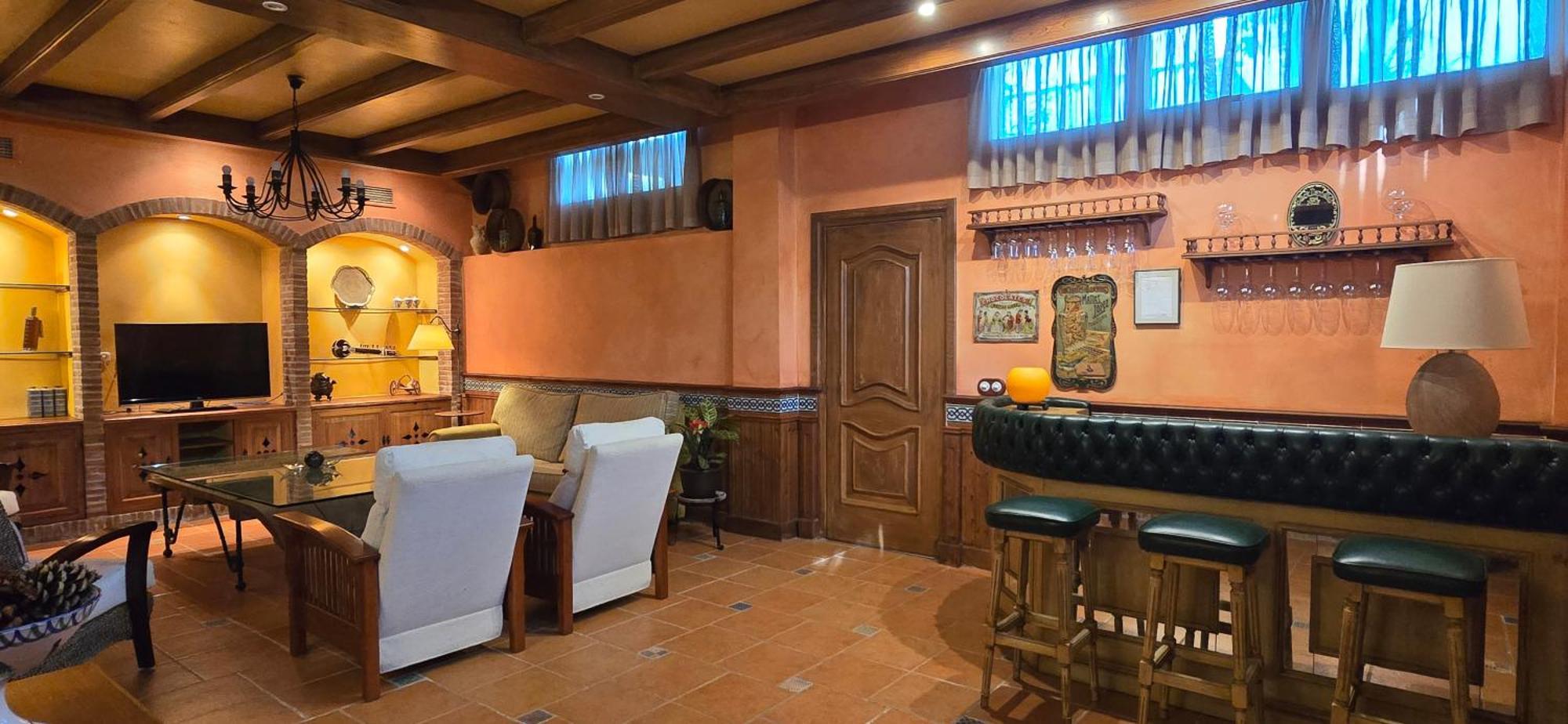 Castella Acogedora Casa Familias Con Piscina Y Jardin Cerca Del Mar Homestay