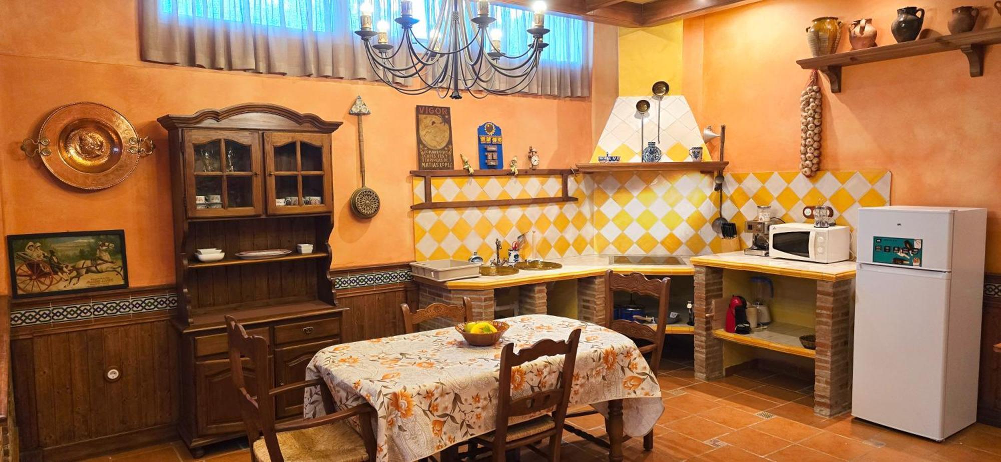 Habitación en casa particular Castella Acogedora Casa Familias Con Piscina Y Jardin Cerca Del Mar Marbella