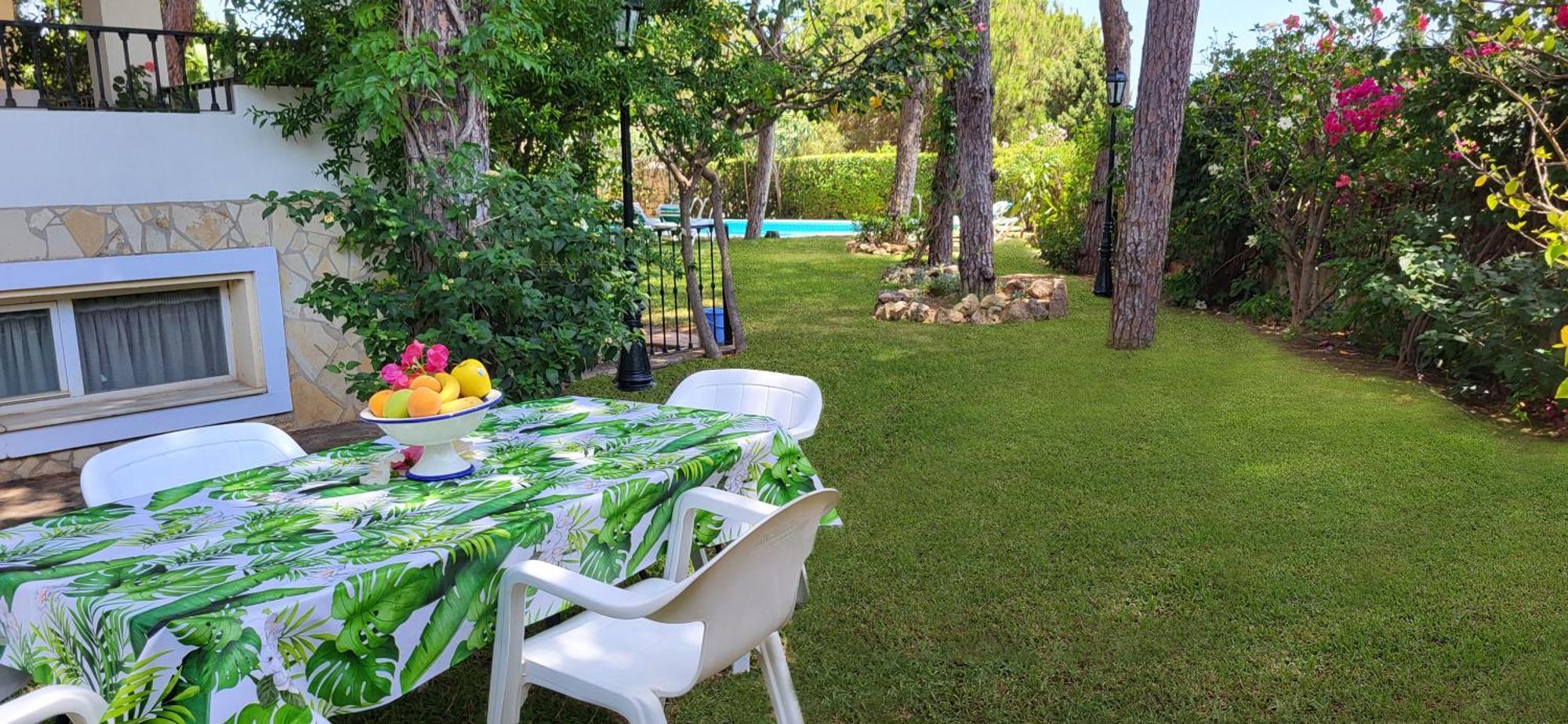 Habitación en casa particular Castella Acogedora Casa Familias Con Piscina Y Jardin Cerca Del Mar